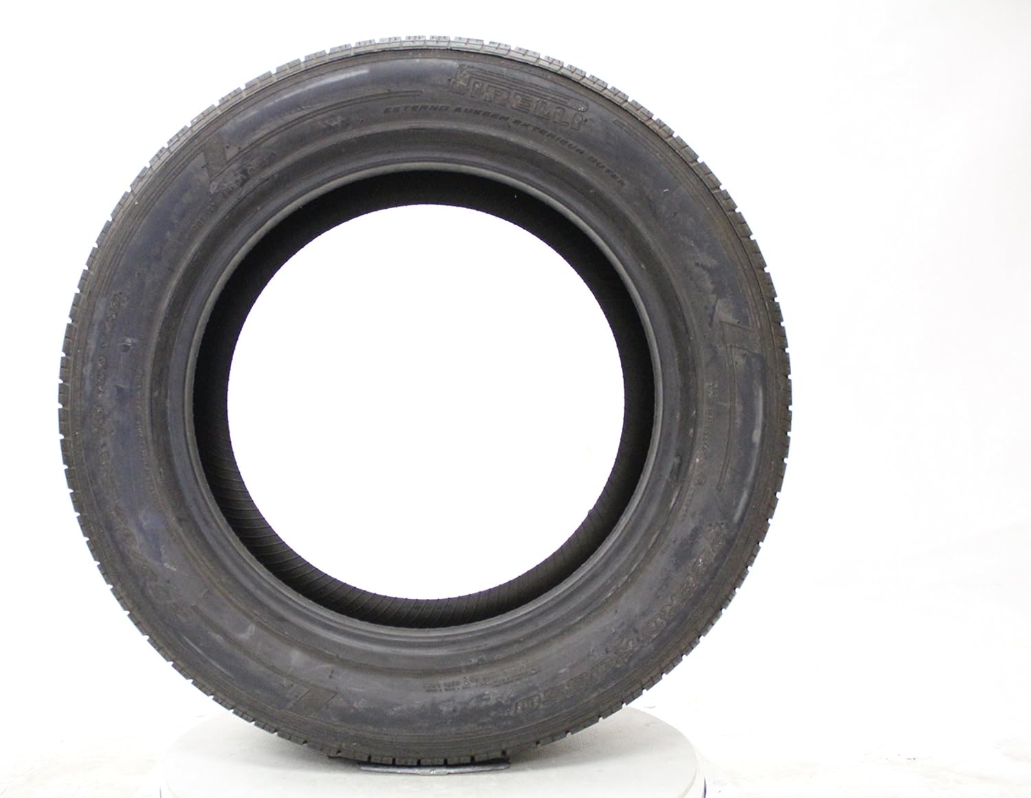 285/40R18 Performance Radial Tire W288150