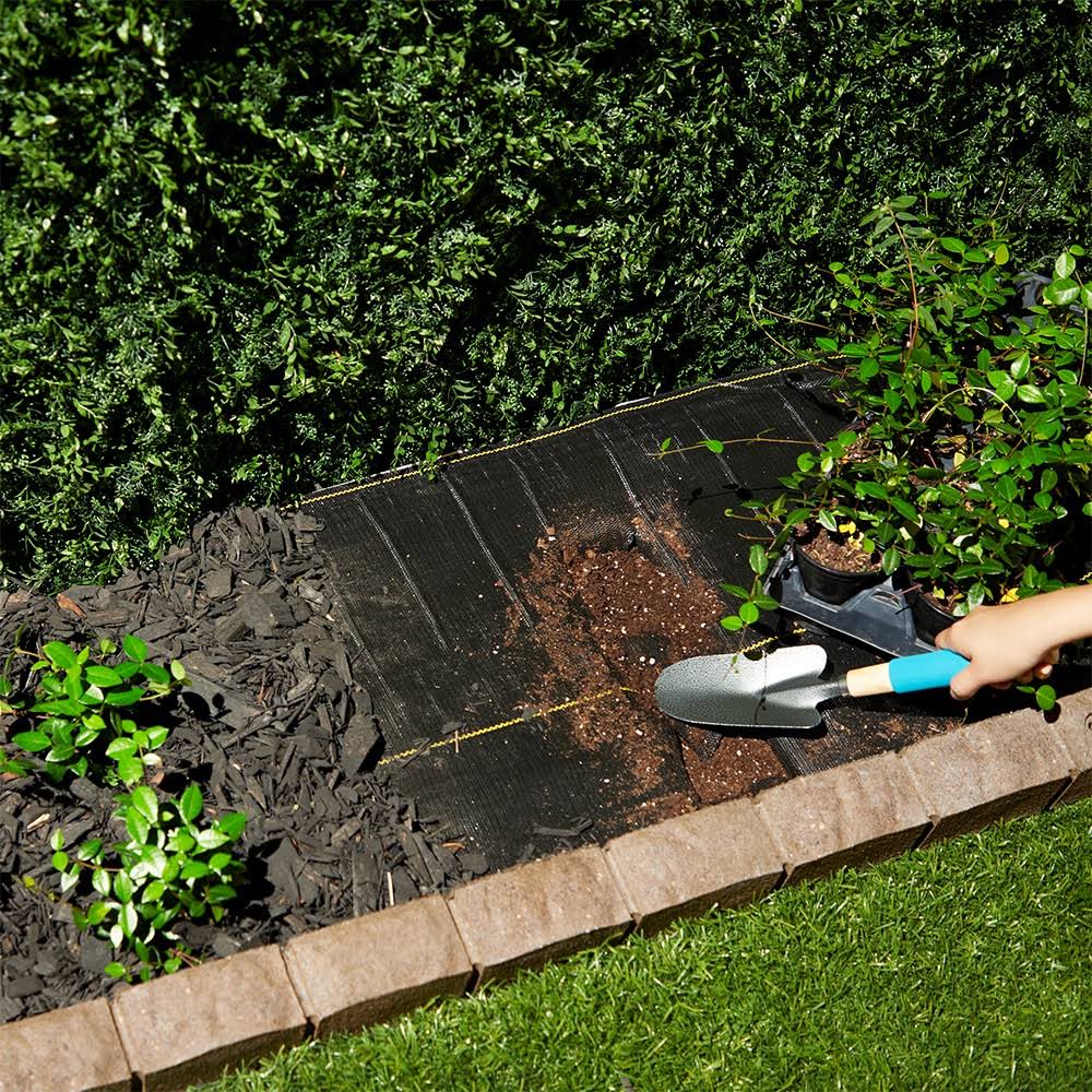 Woven Weed Barrier Landscape Fabric Ground Cover, 4-Foot Width x 200 Feet V985