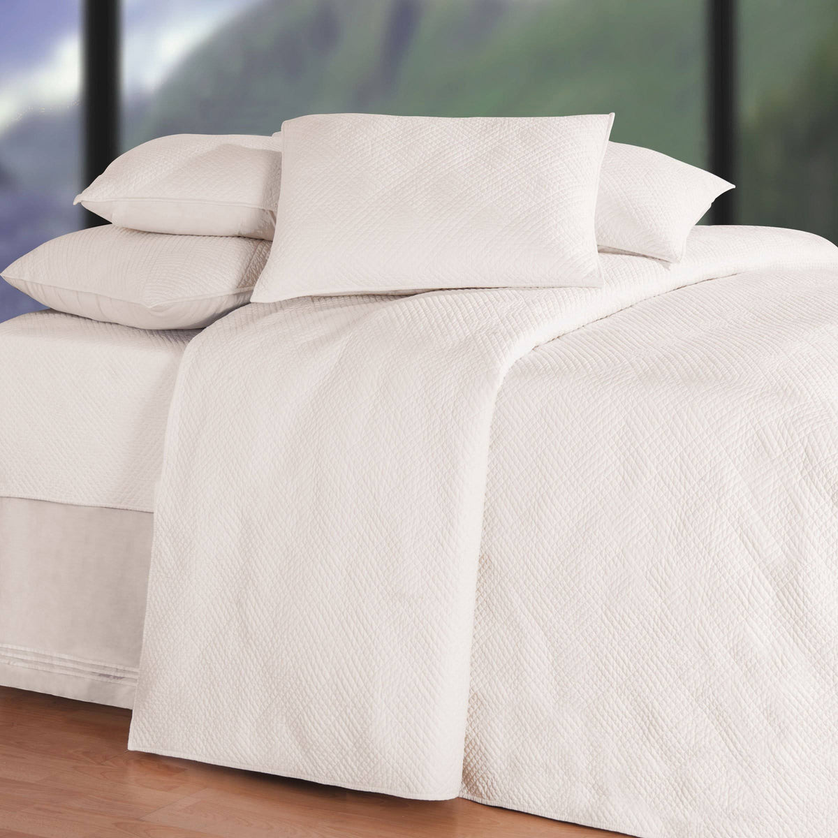 White Twin Quilt J9653