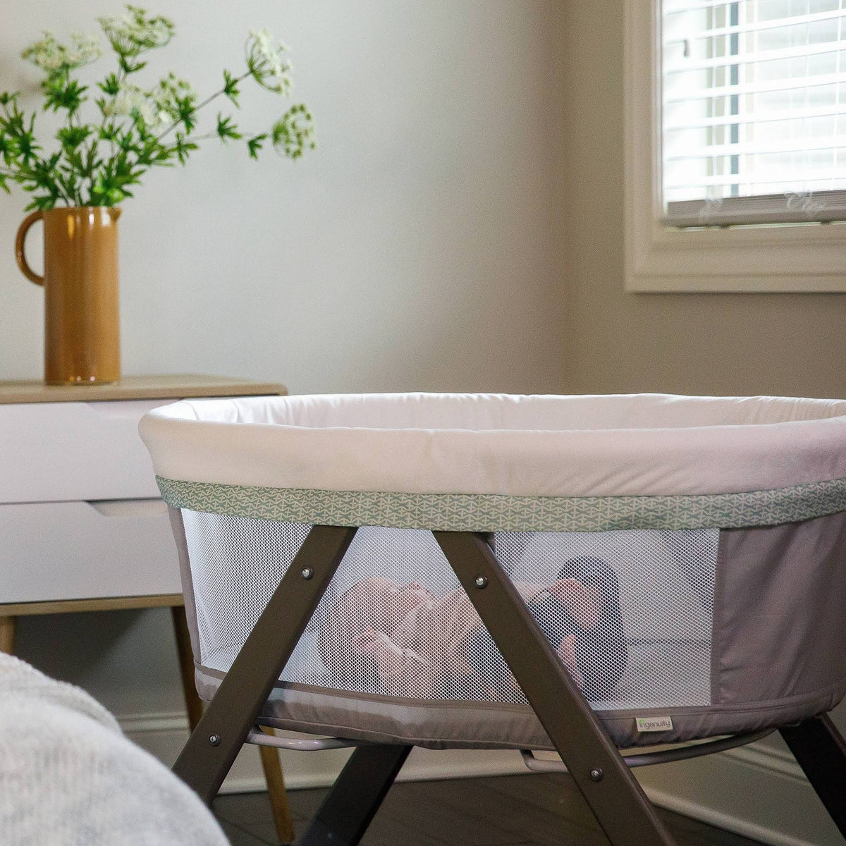 Foldaway Rocking Wood Bassinet J3373