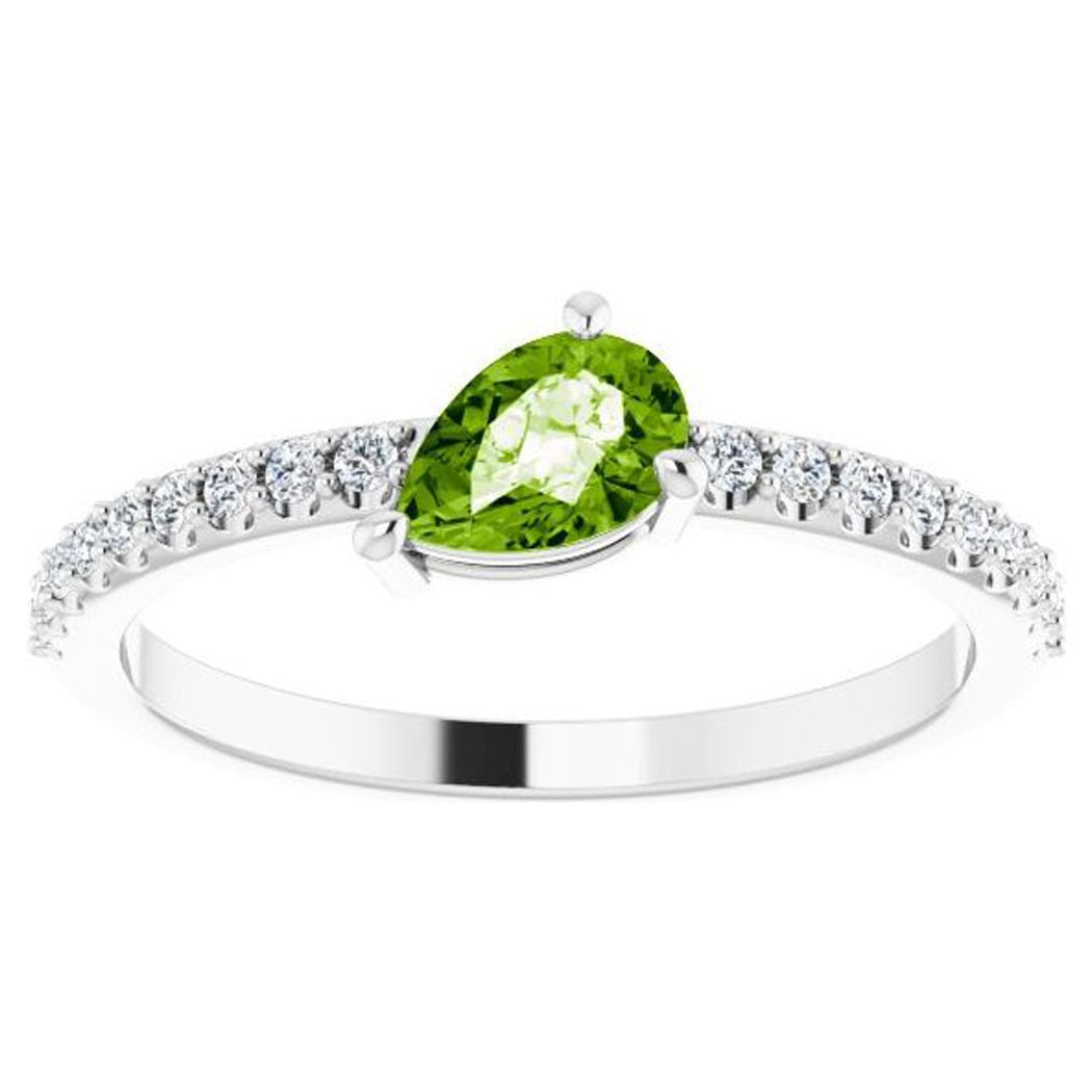14k White Gold Peridot and 0.17 Carat Diamond Stackable Ring Size 7 I643